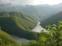 Panorama del lago di Vagli dalla Strada che da Vergaia va a Careggine Panorama del lago di Vagli dalla Strada che da Vergaia va a Careggine